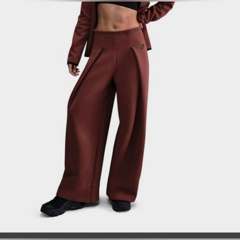 NWT NIKE Women's Nike Sportswear Tech Fleece High-Waisted Pleated Wide Leg